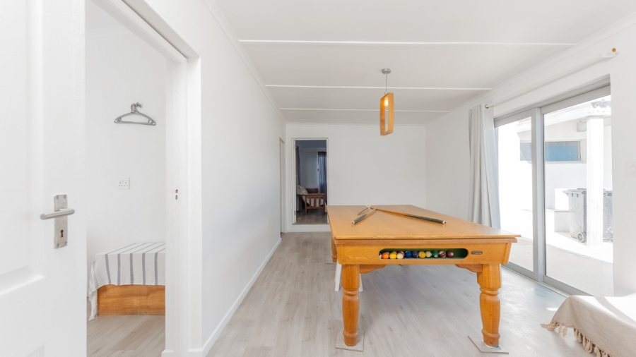 8 Bedroom Property for Sale in Struisbaai Western Cape